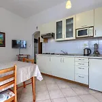 Apartamento Nino-5 By Interhome