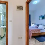 Nino-5 By Interhome Apartamento Poreč