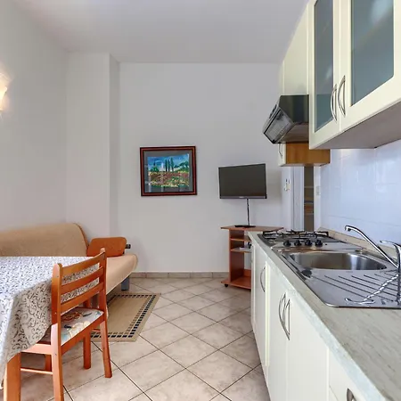 Nino-5 By Interhome * Poreč