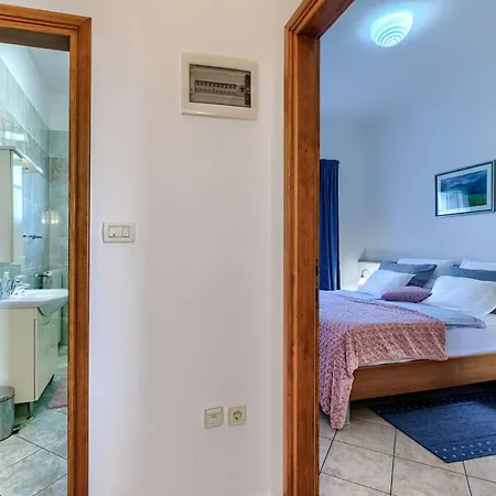 Nino-5 By Interhome Апартаменты Пореч